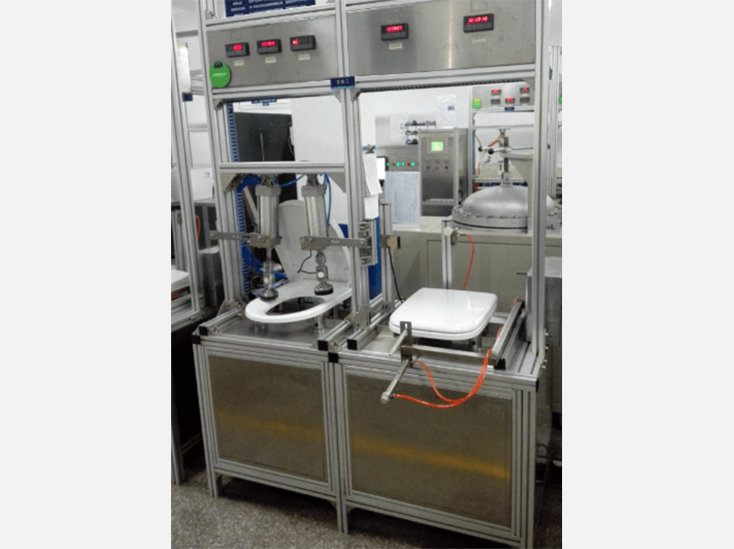 Comprehensive testing machine for opening and closing