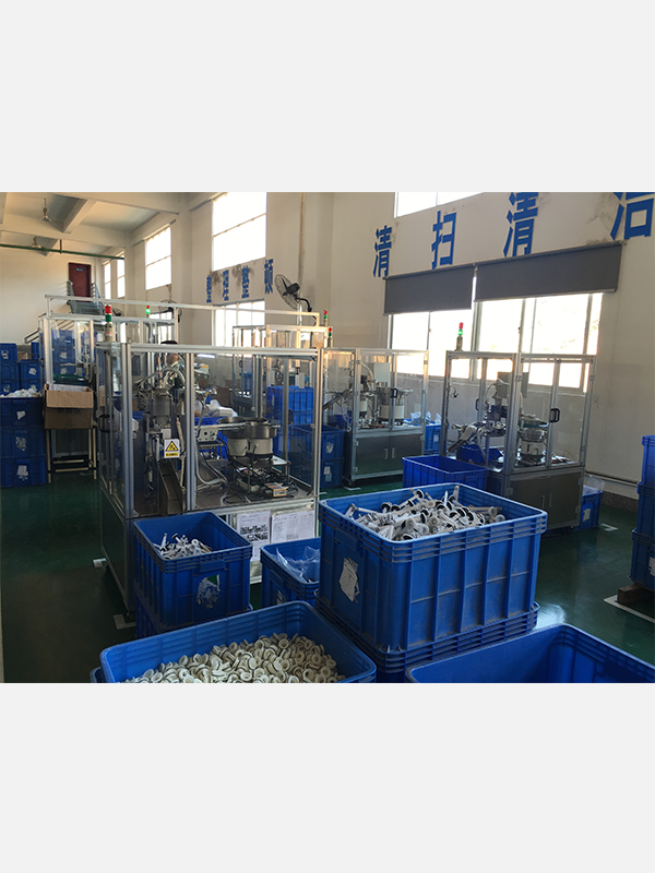 Water tank accessories assembly line of water tank inlet and outlet valve accessories